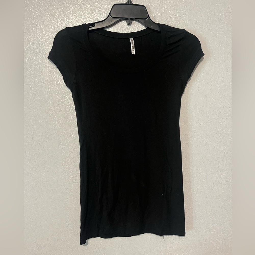 Simple black short sleeve top